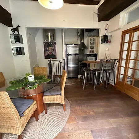 Appartement Centre Exclusif Avec Jardin Paris
